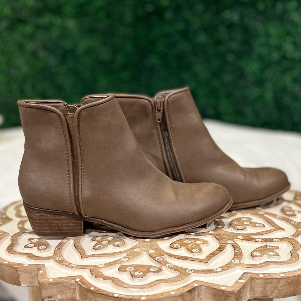 Tan Ankle Boots, size 7, super comfy